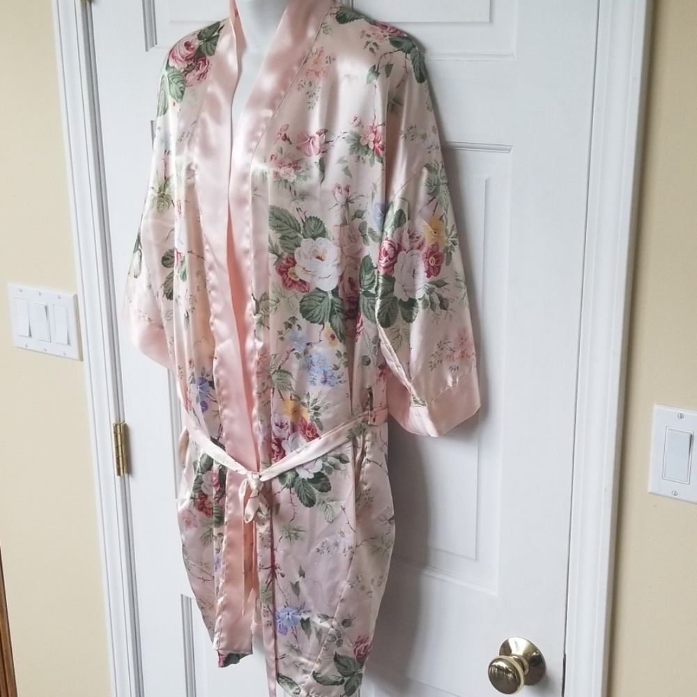 Amelia's Floral Robe - Picture 2 of 8